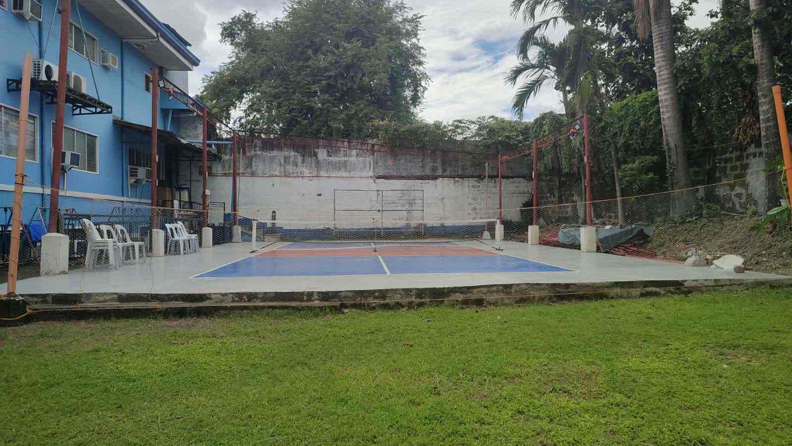 Linkers Pickleball Court — fenced outdoor court and net